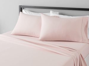 Microfiber Bedding – Lightweight, breathable, wrinkle-resistant, and durable.