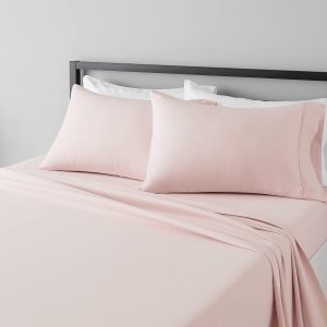 Microfiber Bedding – Lightweight, breathable, wrinkle-resistant, and durable.